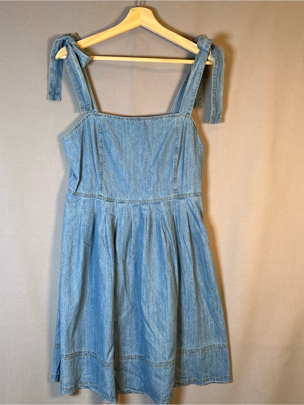 NWT Womens’s SzL Light Wash Denim Tie-Shoulder Sundress Back Zip Babydoll Summer
